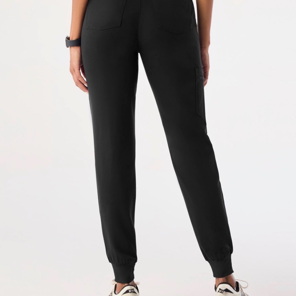 Women’s FIGS Zamora Jogger Scrub Pants - Picture 5 of 5